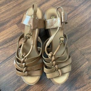 Chloè tan leather wedges